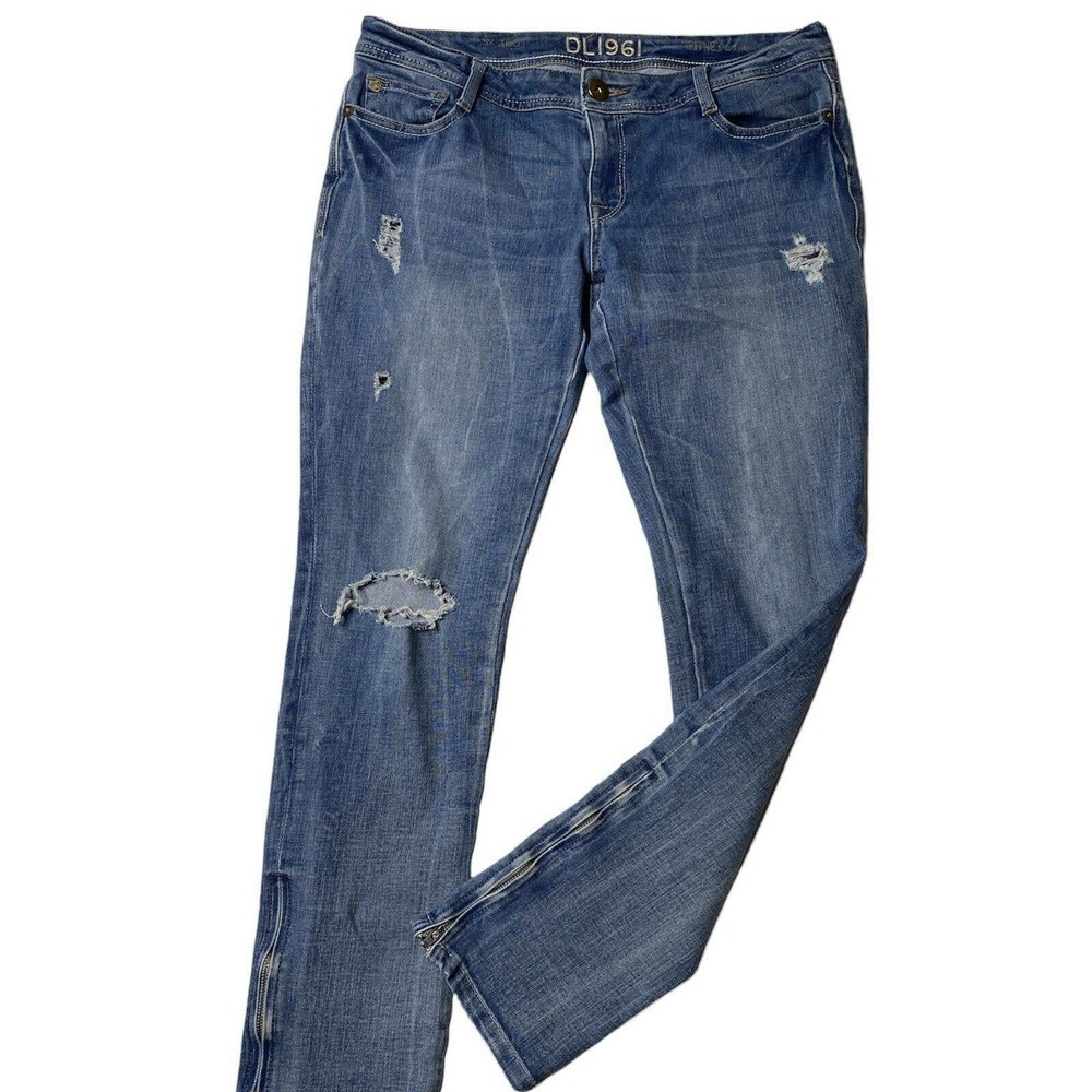 DL1961 SZ 31 Distressed Britney Jeans